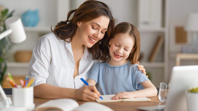 Cara Membantu Anak Membangun Kebiasaan Belajar Positif